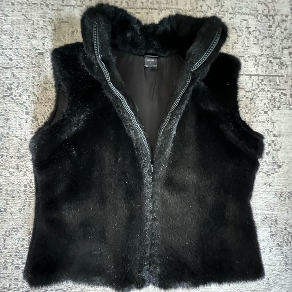 Cejon Accessories Inc. Faux fur vest - Picture 3 of 8